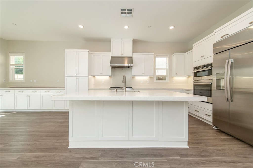 631 Cardona Lake Forest, CA 92630 - Photo 5 of 38