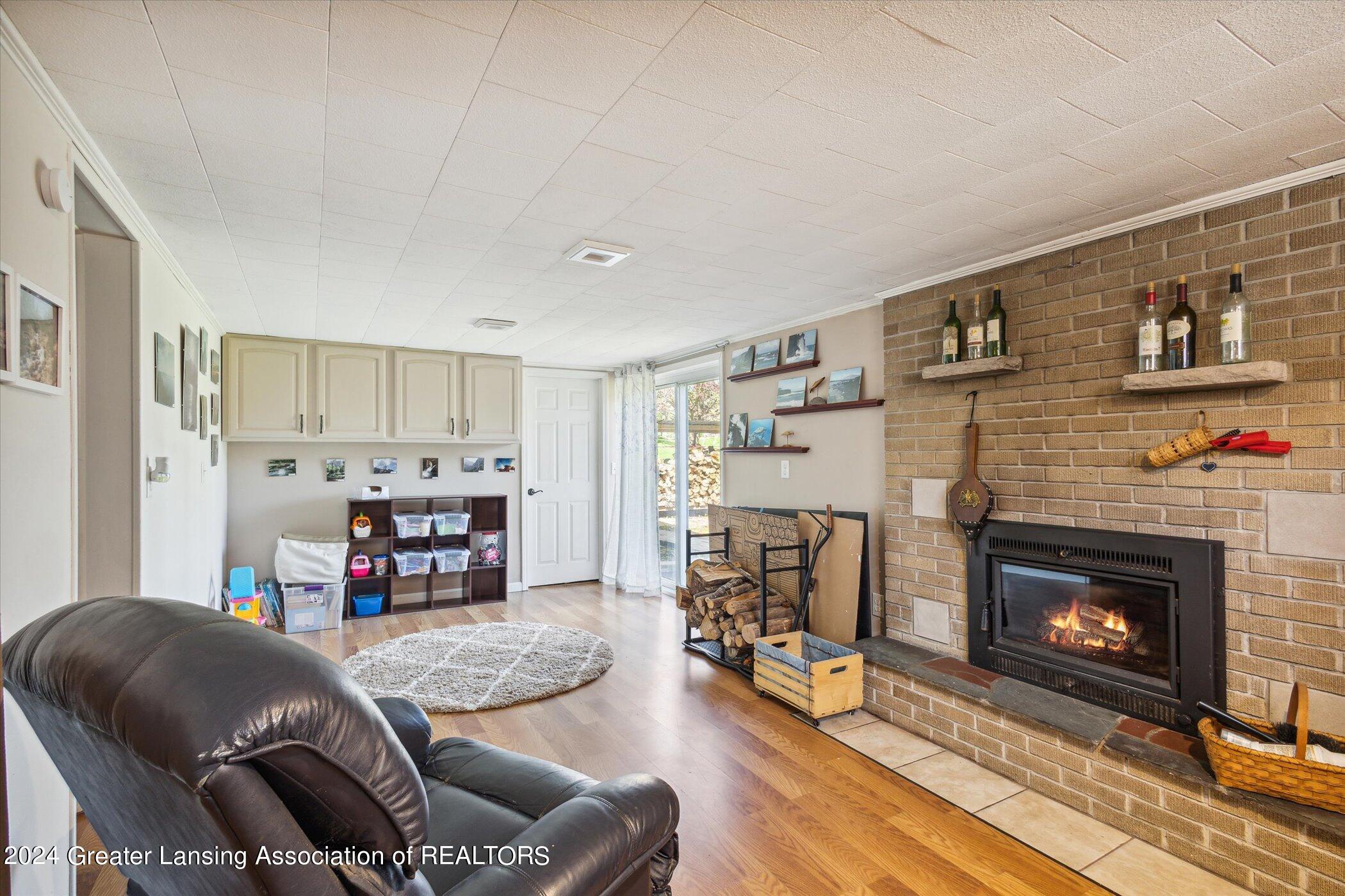 3957 Dell Road Holt, MI 48842 - Photo 26 of 43 22-3957-Dell-Rd-Holt-MI-48842-WindowStil