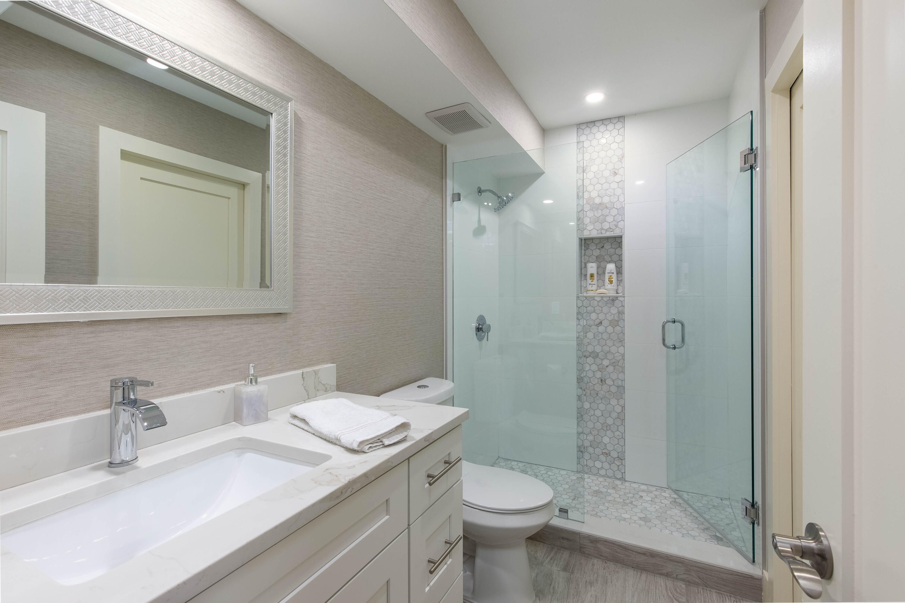 13329 Polo Club Road, Unit A 103 Wellington, FL 33414 - Photo 10 of 15 3rd bath/powder room