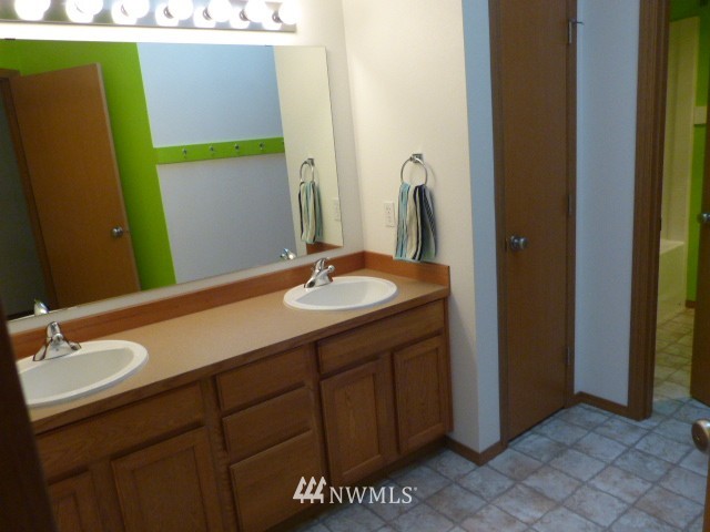 389 Arcadia Road West Port Townsend, WA 98368 - Photo 9 of 24 Gallery Image 9