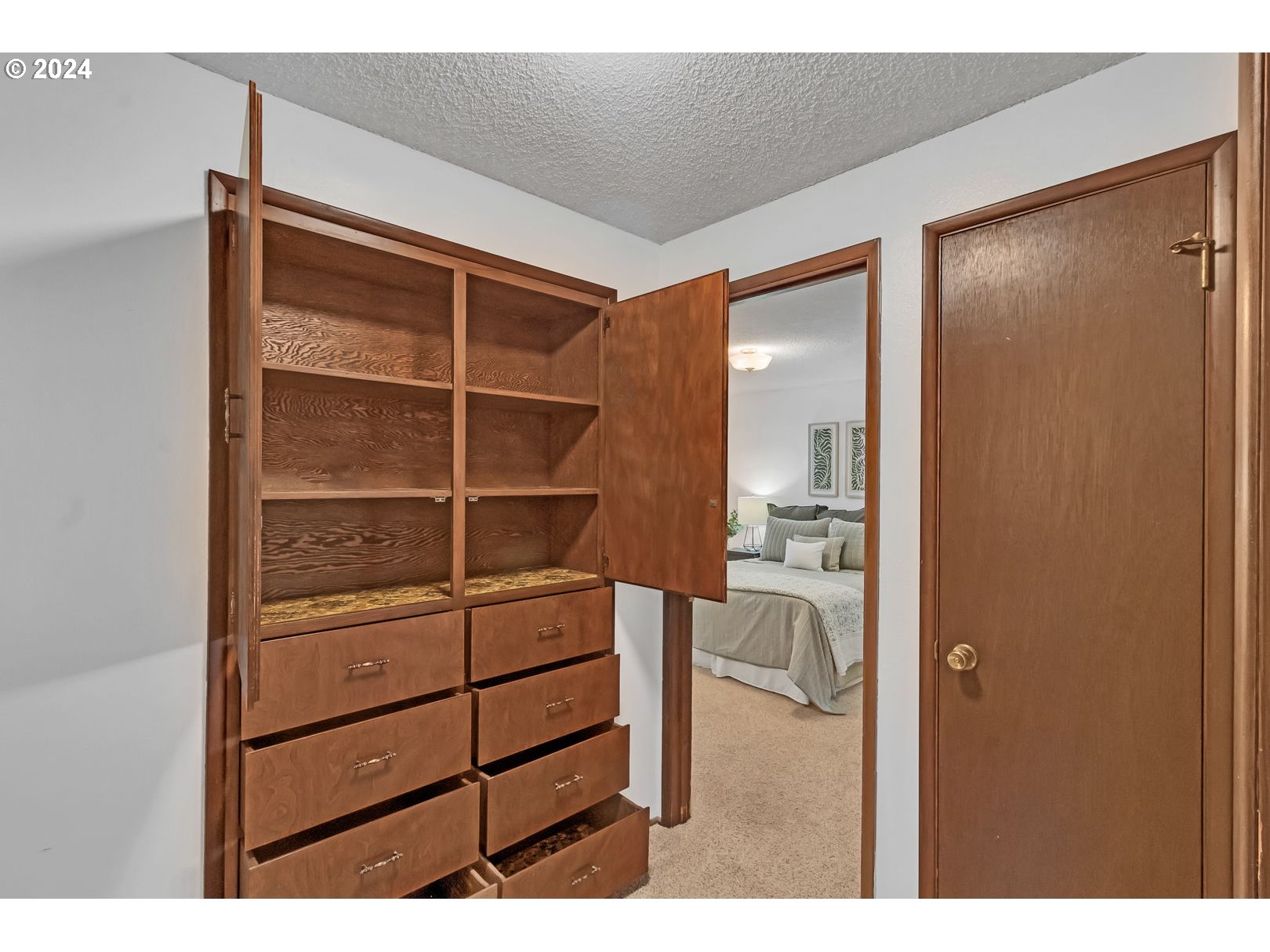 2510 20th Street Springfield, OR 97477 - Photo 8 of 21 a room with a walk in closet