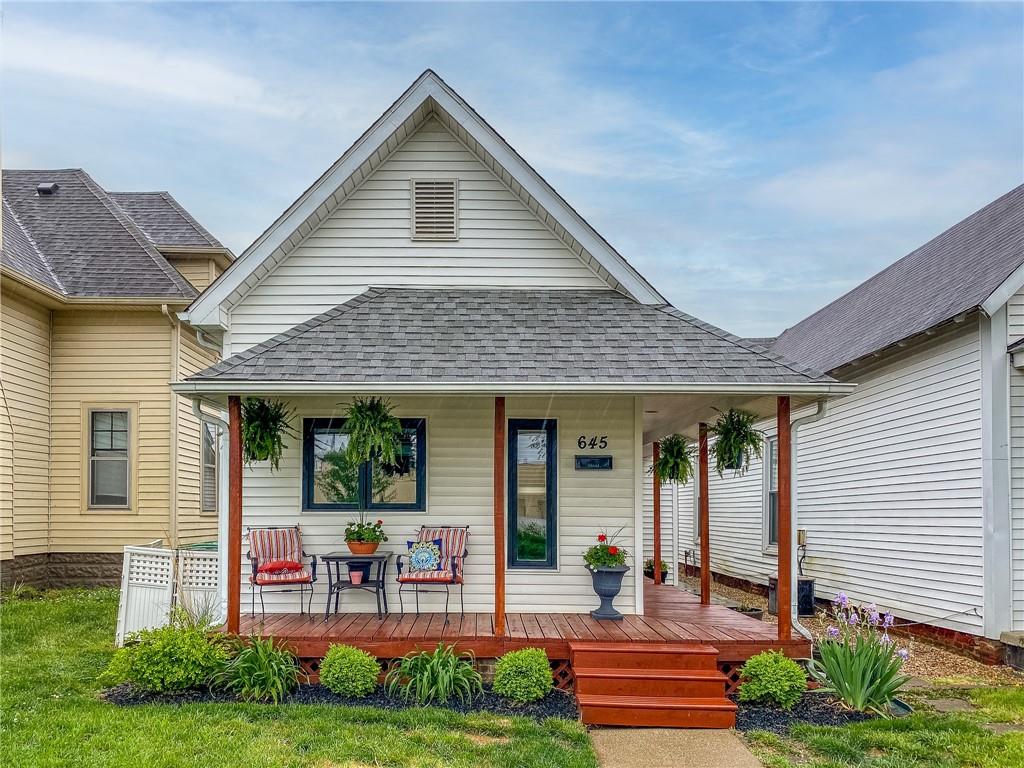 645 Maple Street Columbus, IN 47201 - Photo 1 of 30 Gallery Image 1