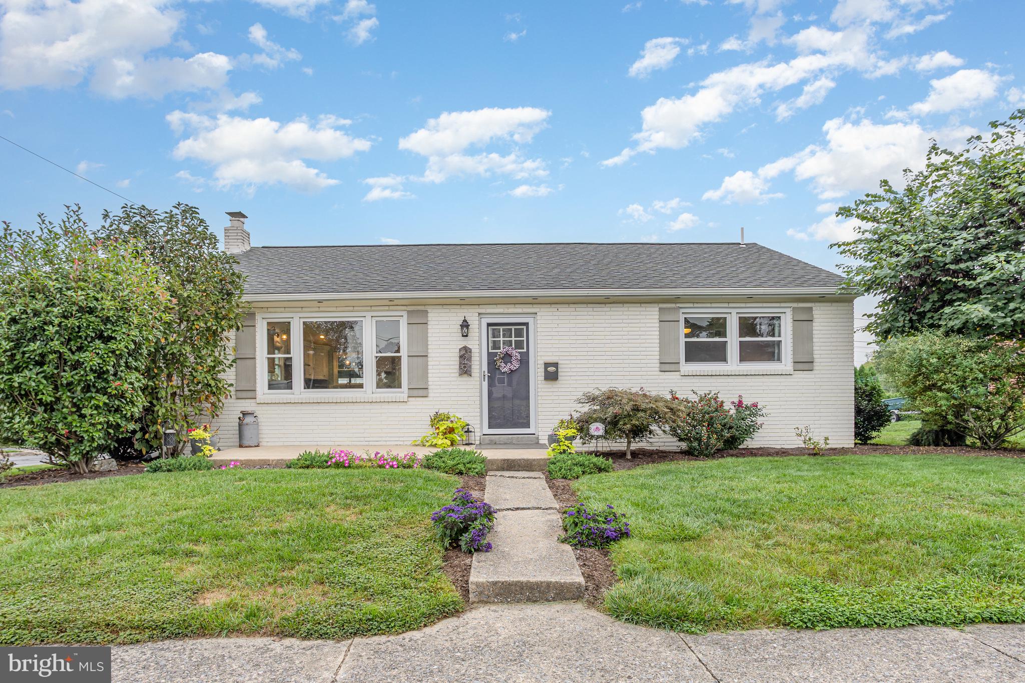 129 Forney Drive Lititz, PA 17543 - Photo 2 of 34