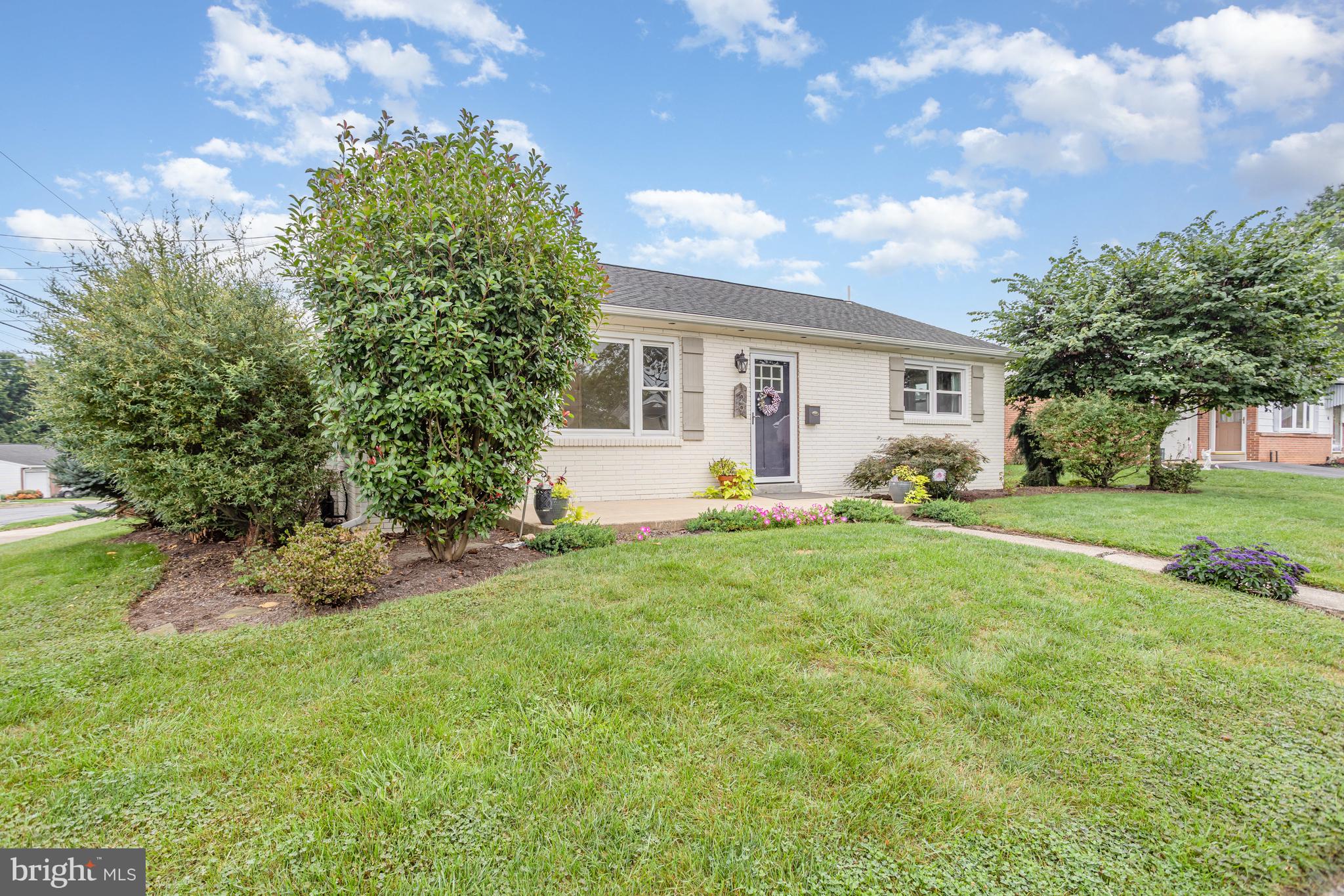 129 Forney Drive Lititz, PA 17543 - Photo 3 of 34