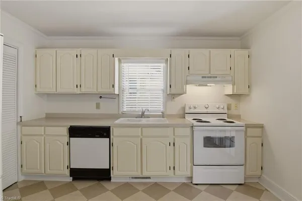 $1,400 | 1008 Cleburne Street, Greensboro, NC 27408