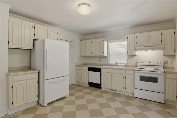 $1,400 | 1008 Cleburne Street, Greensboro, NC 27408