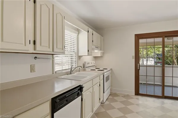 $1,400 | 1008 Cleburne Street, Greensboro, NC 27408