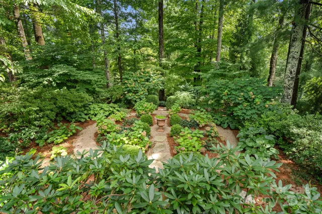 $975,000 | 36 Carver Street, Saluda, NC 28773