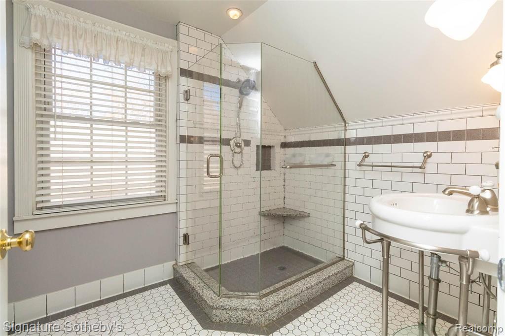 4175 Kenmore Road Berkley, MI 48072 - Photo 27 of 44