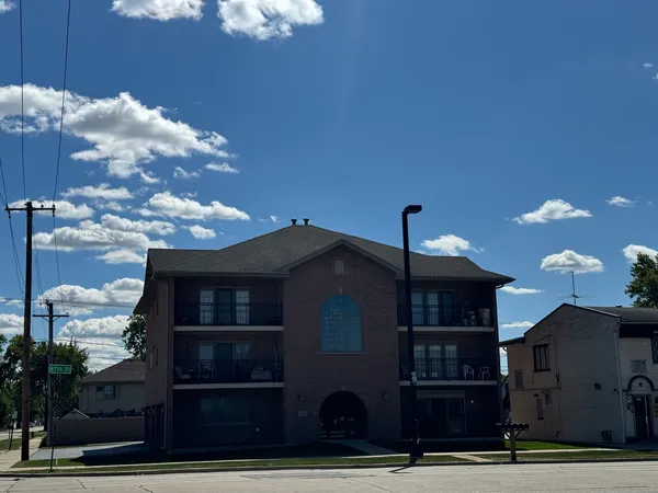$2,100 | 5901 West 87th Street, Unit 3W, Oak Lawn, IL 60453