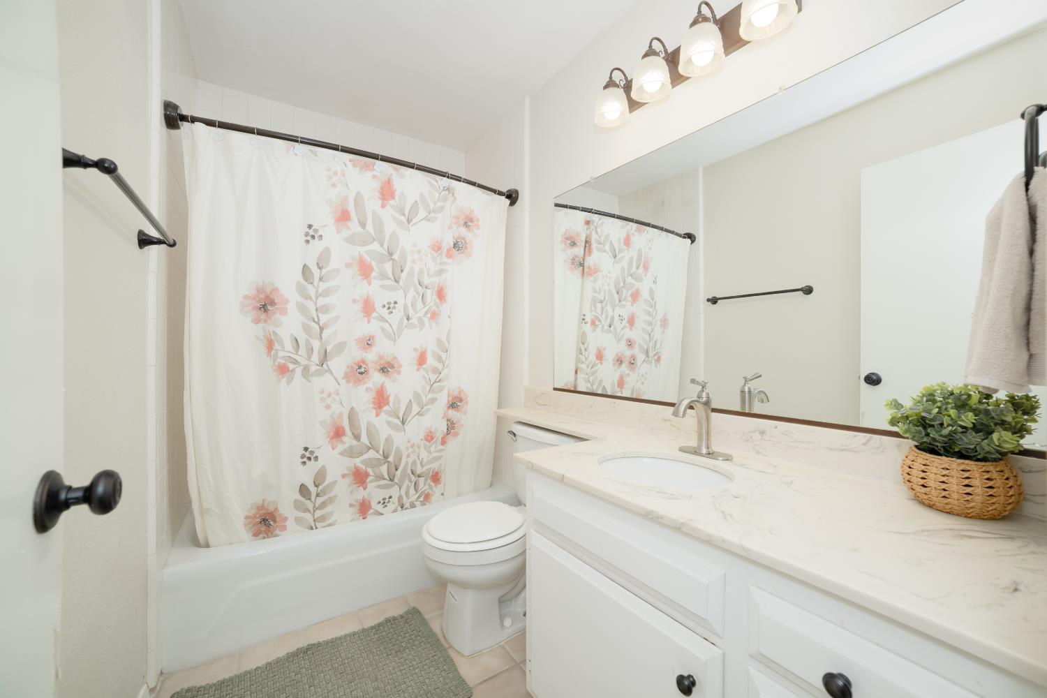 1077 Rivara Road, Unit 102 Stockton, CA 95207 - Photo 6 of 27