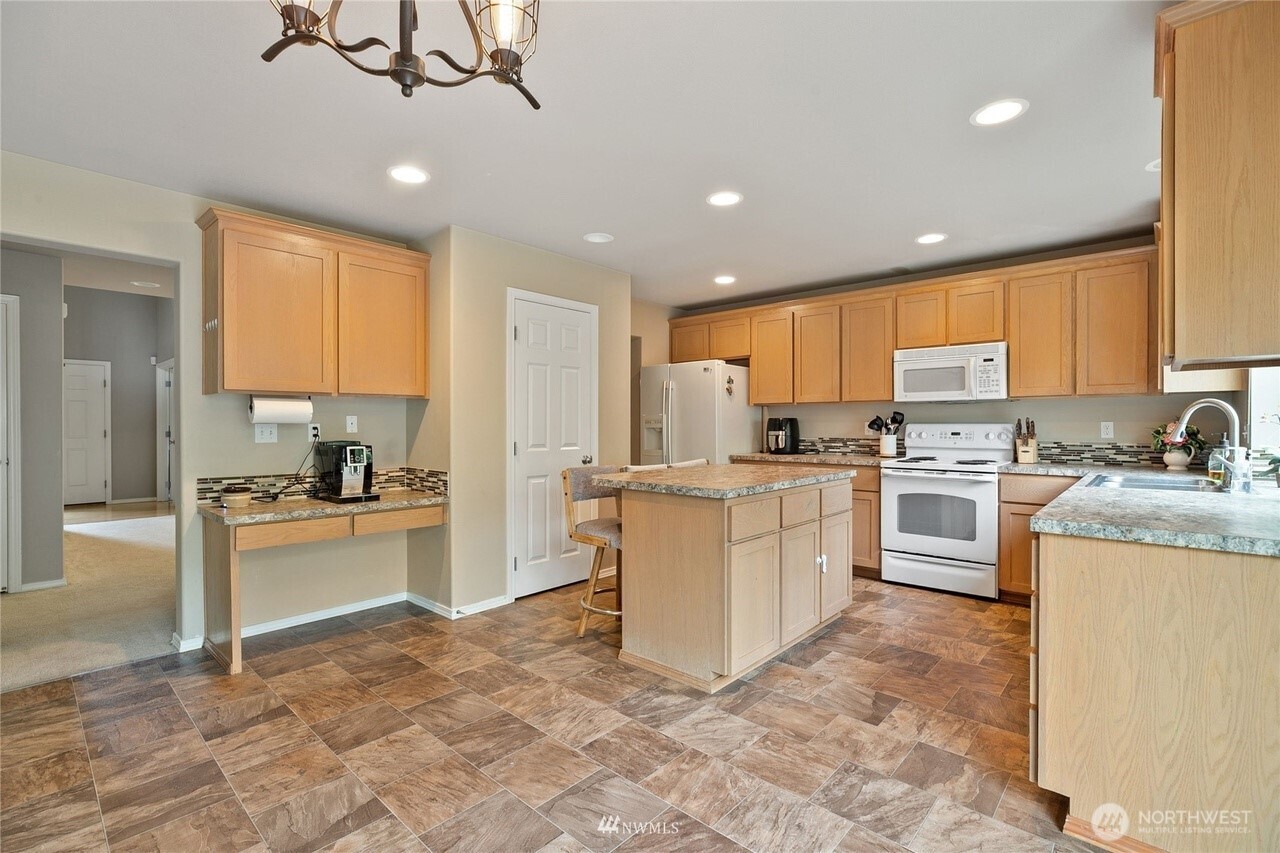 6924 Inlay Street Southeast Lacey, WA 98513 - Photo 3 of 12