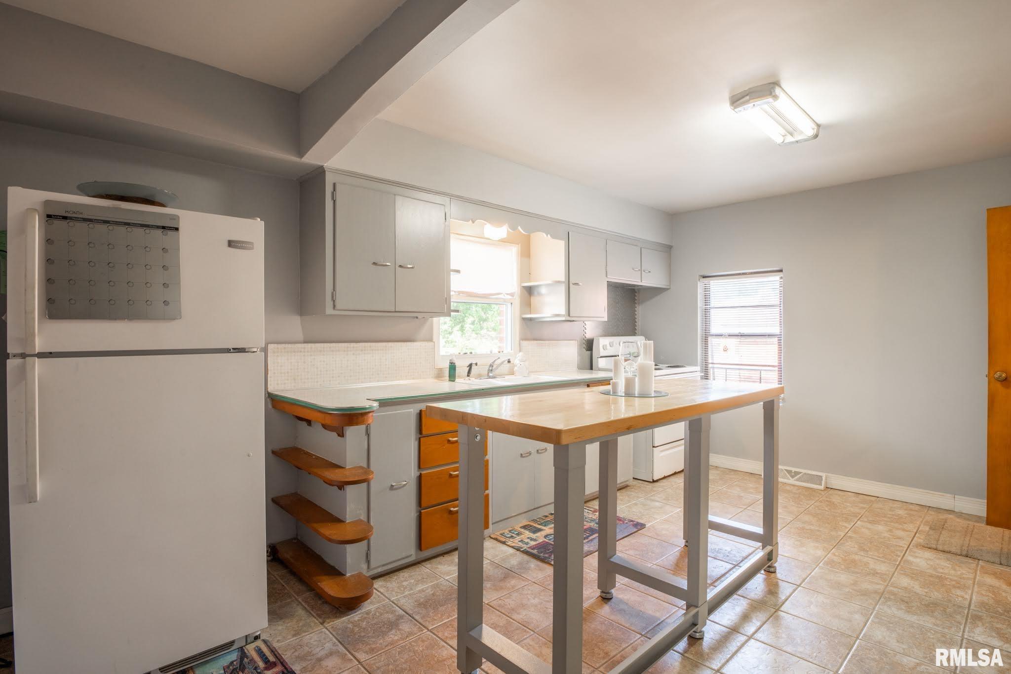 5413 West Cisna Road Peoria, IL 61607 - Photo 3 of 45 Gallery Image 3