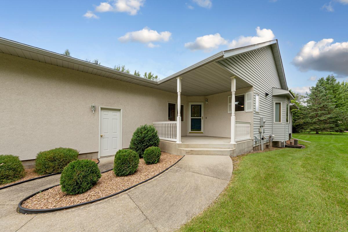 2065 Raspberry Ridge Place Northeast Owatonna, MN 55060 - Photo 2 of 44