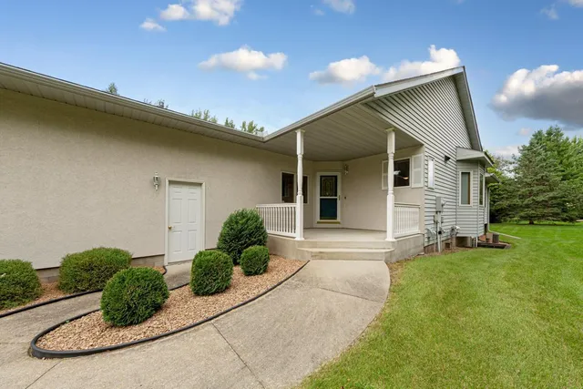 $407,900 | 2065 Raspberry Ridge Place Northeast, Owatonna, MN 55060