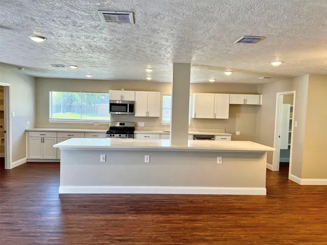 $299,900 | 415 Sevenhampton Lane, Houston, TX 77015