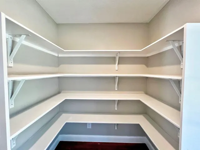 $299,900 | 415 Sevenhampton Lane, Houston, TX 77015