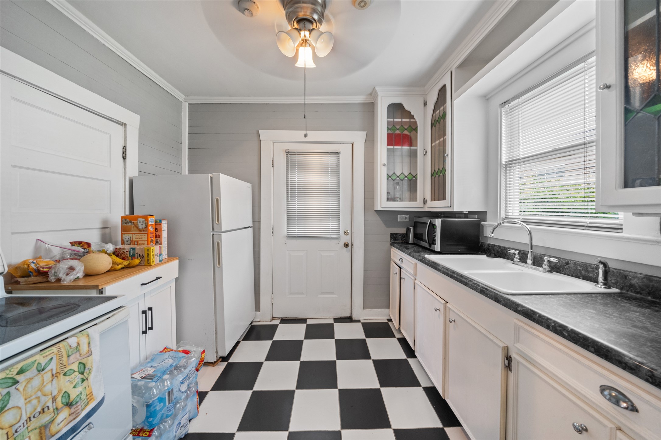 811 Yale Street Houston, TX 77007 - Photo 12 of 38 a kitchen with a sink a refrigerator and cabinets