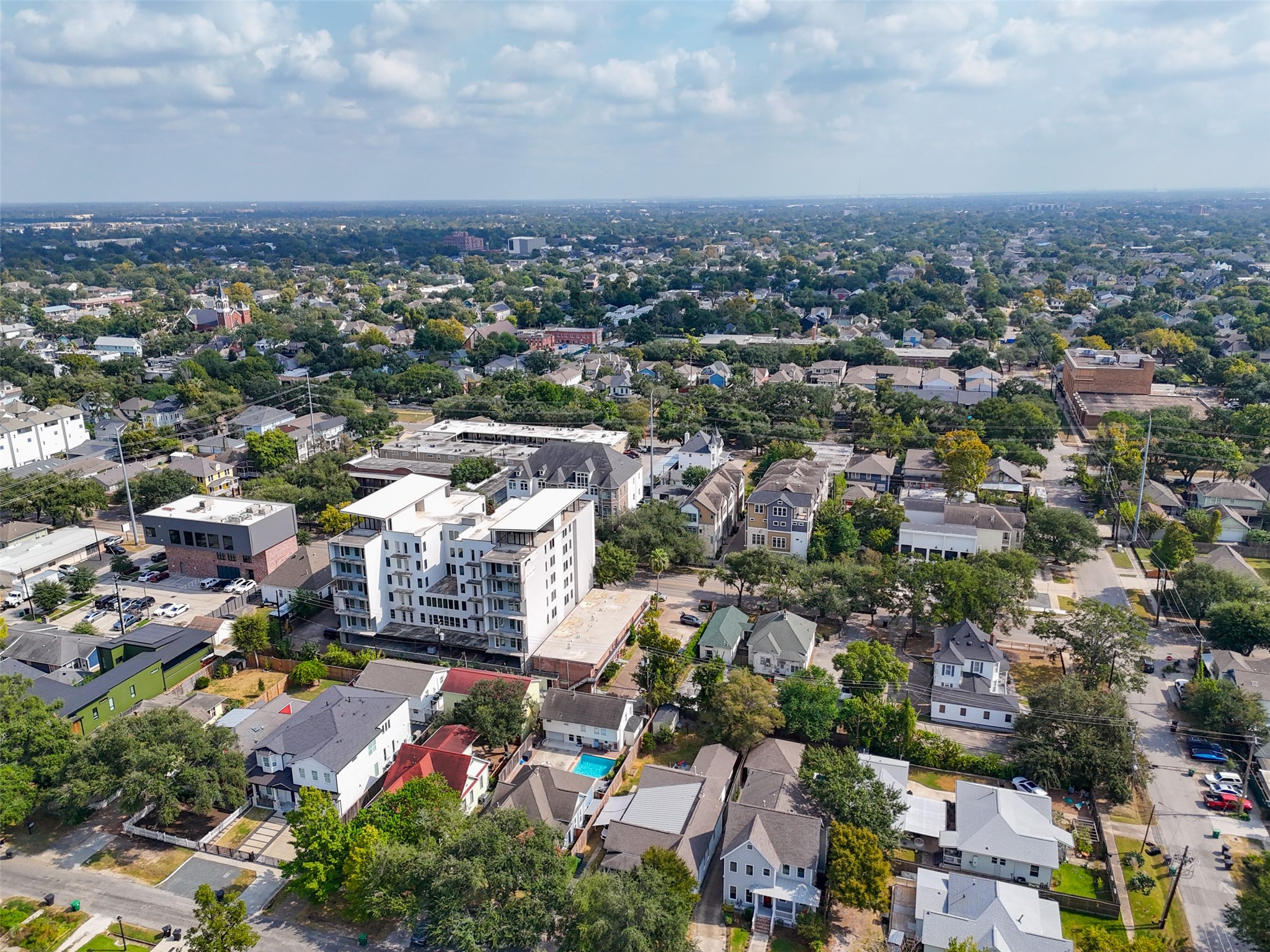811 Yale Street Houston, TX 77007 - Photo 23 of 38 an aerial view of a city