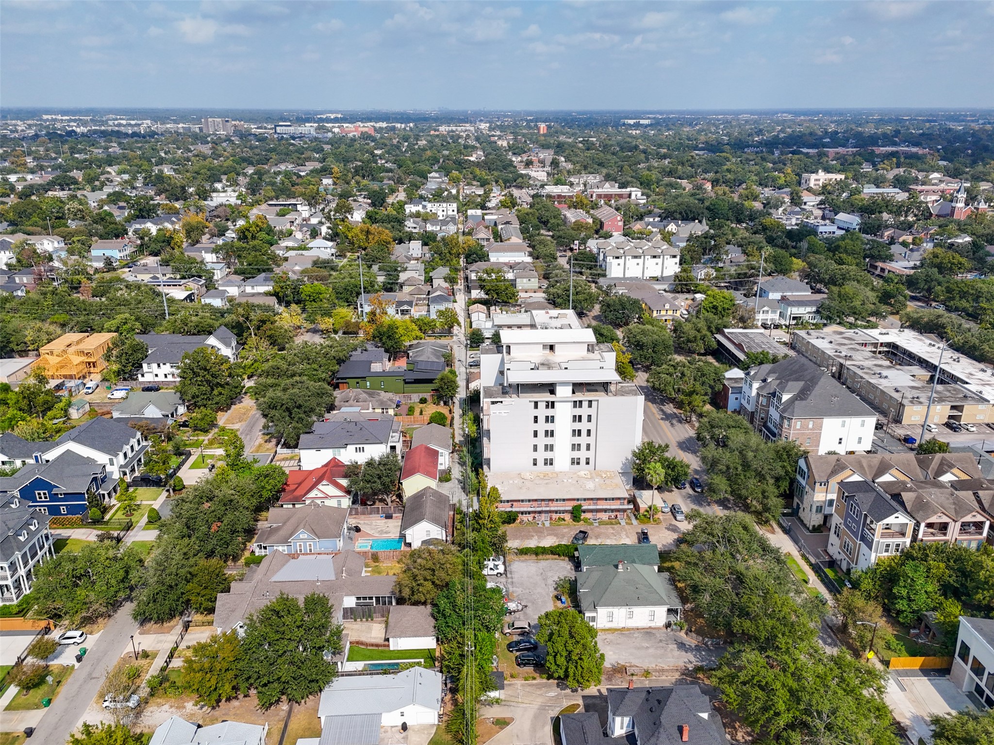 811 Yale Street Houston, TX 77007 - Photo 28 of 38 an aerial view of residential houses with city view