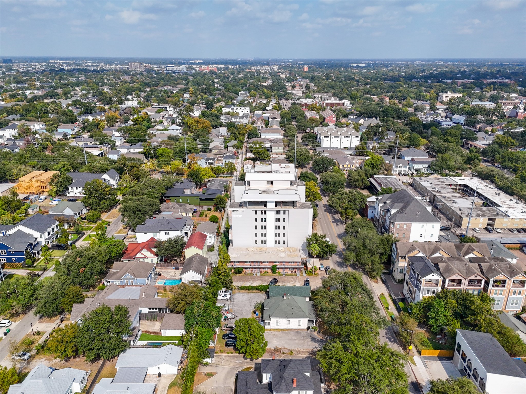 811 Yale Street Houston, TX 77007 - Photo 29 of 38 an aerial view of multiple house