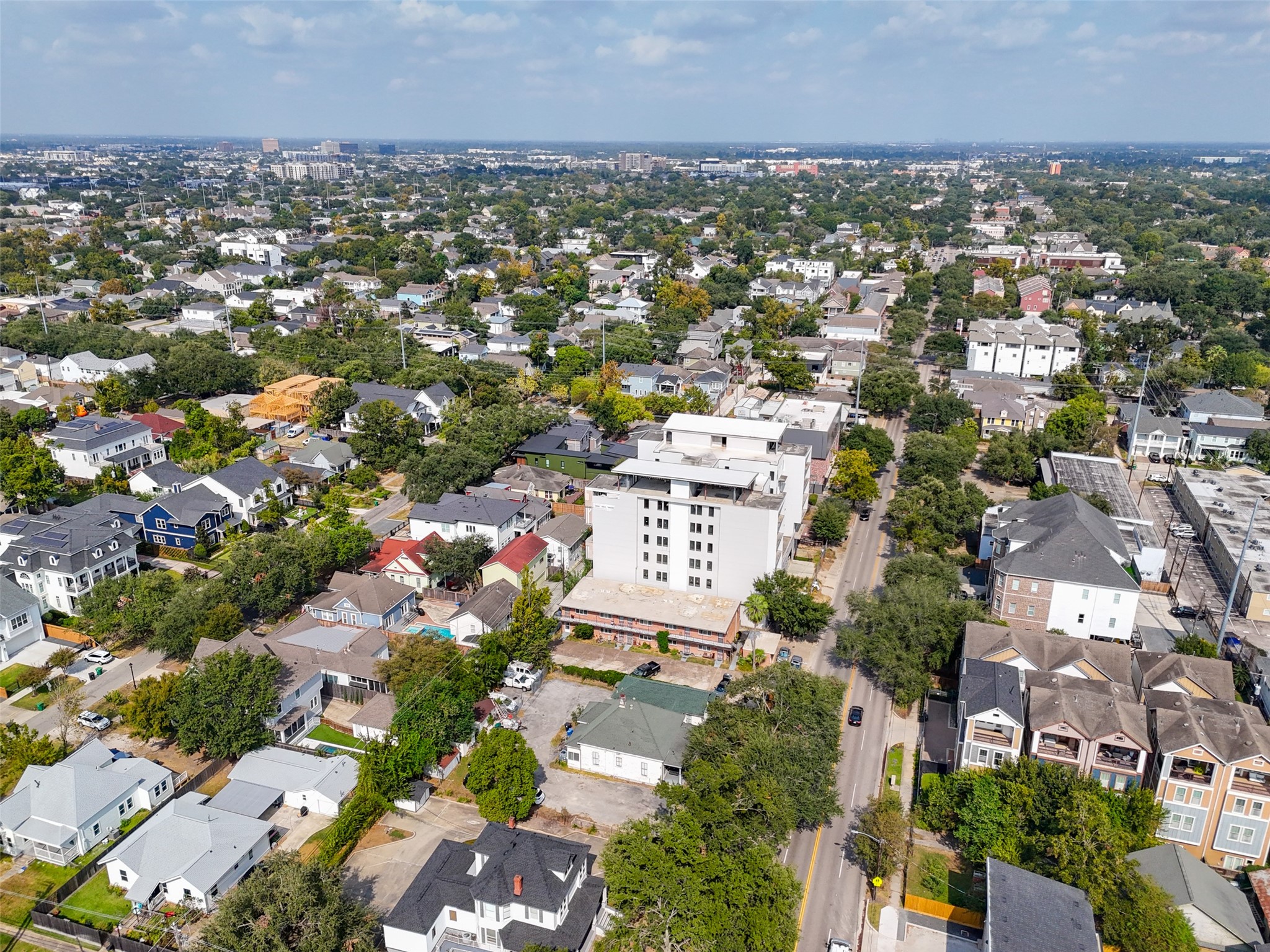 811 Yale Street Houston, TX 77007 - Photo 30 of 38 an aerial view of multiple house