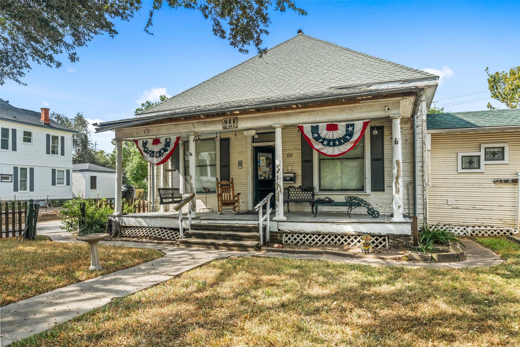 811 Yale Street Houston, TX 77007 - Photo 3 of 38 a view of a house with large windows and a small yard