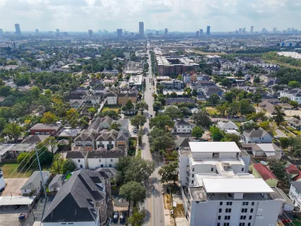 $1,800,000 | 811 Yale Street, Houston, TX 77007