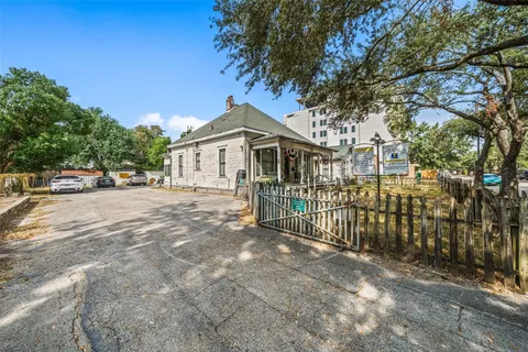 $1,800,000 | 811 Yale Street, Houston, TX 77007
