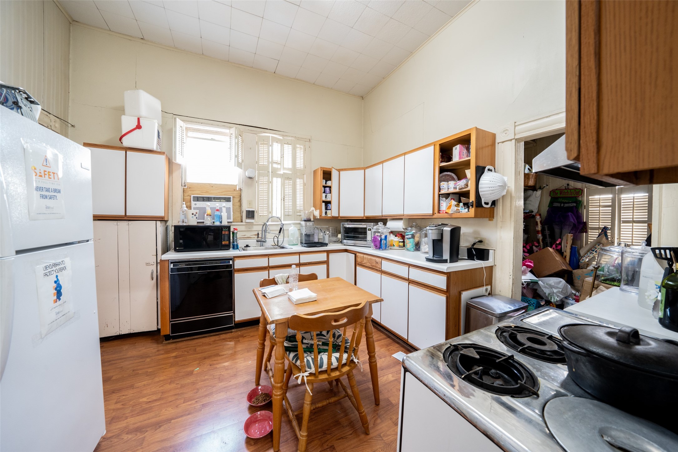 811 Yale Street Houston, TX 77007 - Photo 10 of 38 a kitchen with a refrigerator a stove a sink dishwasher and white cabinets with wooden floor