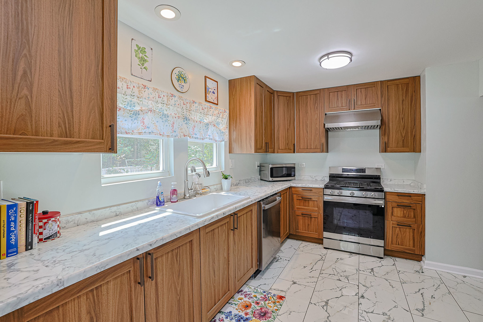1429 Ridgeway Street Round Lake Beach, IL 60073 - Photo 11 of 34 Gallery Image 11