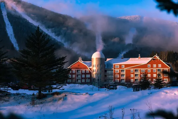 $820,000 | 102 Forest Drive, Unit 408 INTERVAL 14 W/LOCKOUT 406, Warren, VT 05674