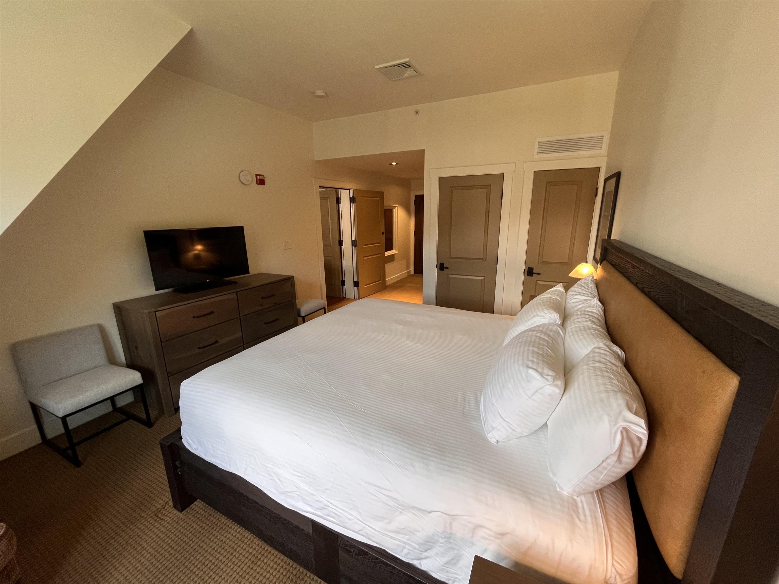 102 Forest Drive, Unit 408 INTERVAL 14 W/LOCKOUT 406 Warren, VT 05674 - Photo 15 of 43