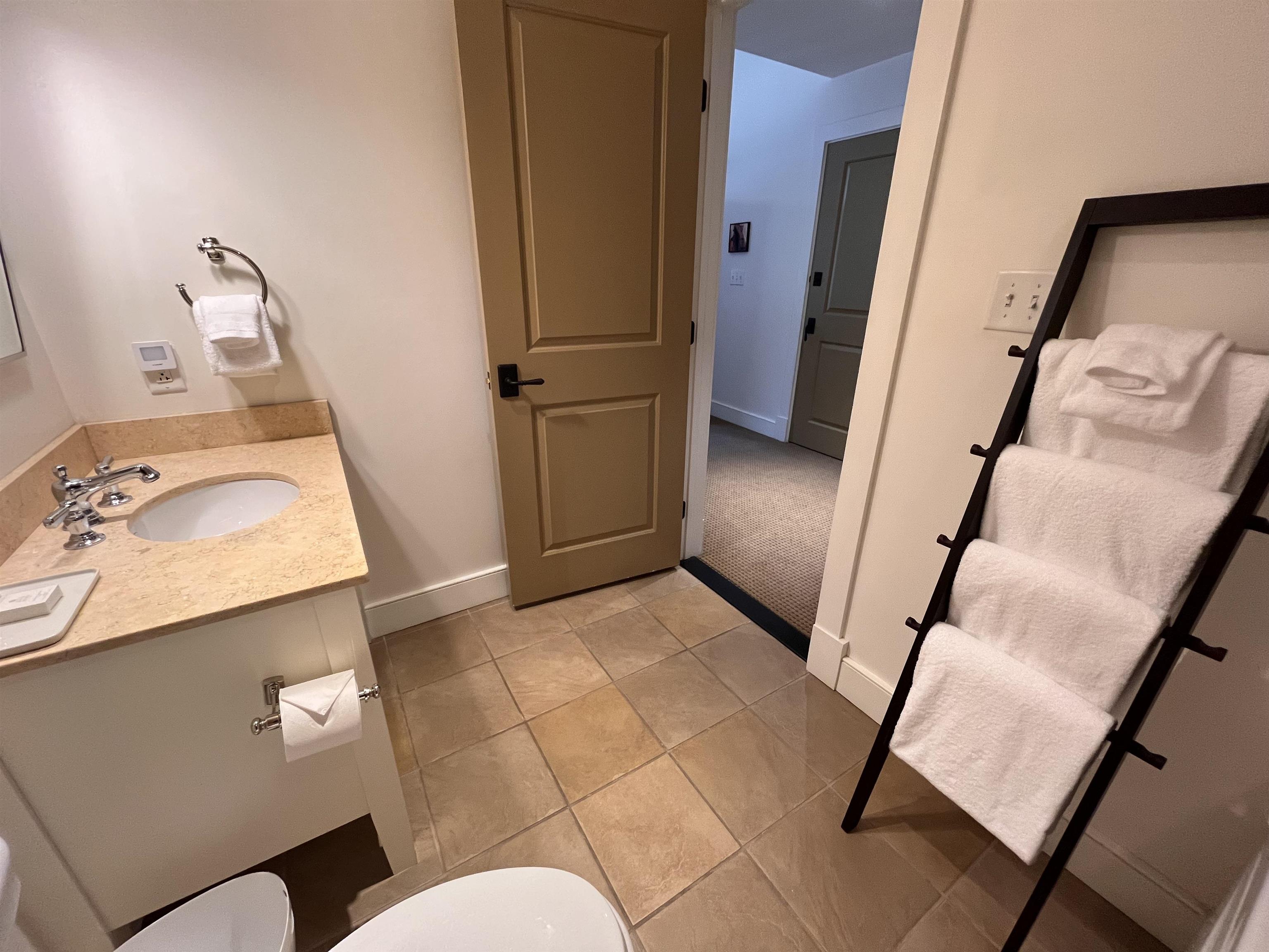 102 Forest Drive, Unit 408 INTERVAL 14 W/LOCKOUT 406 Warren, VT 05674 - Photo 16 of 43