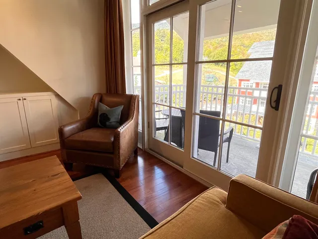 $825,000 | 102 Forest Drive, Unit 408 INTERVAL 14 W/LOCKOUT 406, Warren, VT 05674