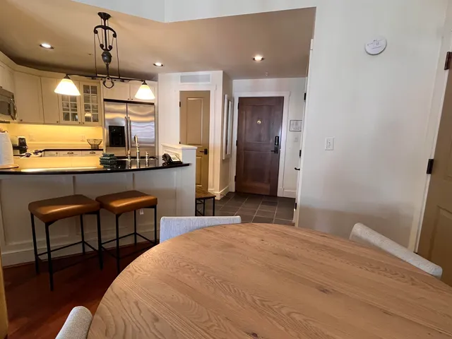 $825,000 | 102 Forest Drive, Unit 408 INTERVAL 14 W/LOCKOUT 406, Warren, VT 05674