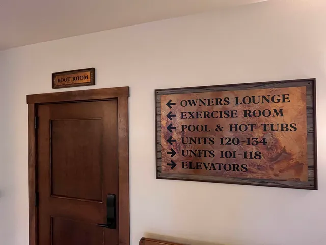 $825,000 | 102 Forest Drive, Unit 408 INTERVAL 14 W/LOCKOUT 406, Warren, VT 05674