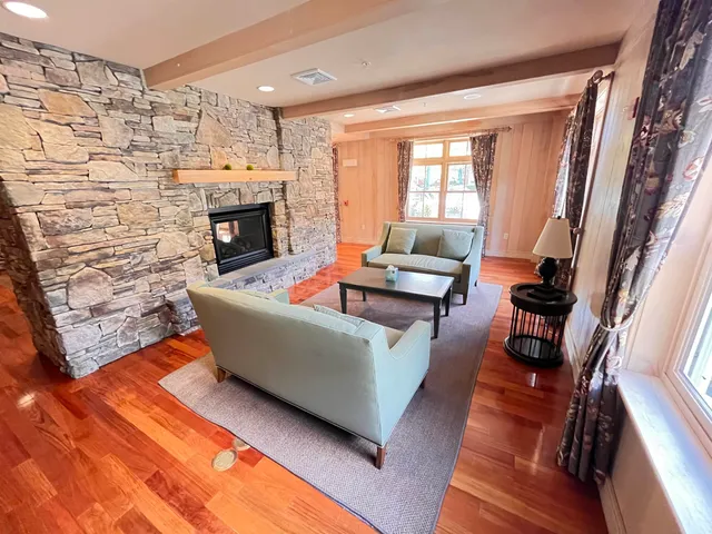 $825,000 | 102 Forest Drive, Unit 408 INTERVAL 14 W/LOCKOUT 406, Warren, VT 05674