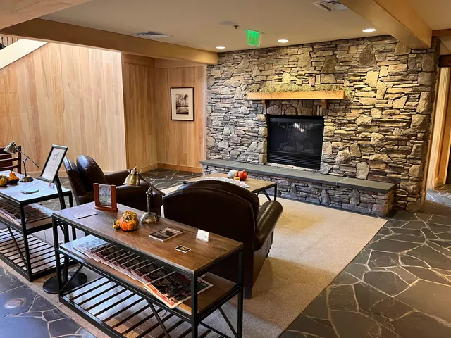 $825,000 | 102 Forest Drive, Unit 408 INTERVAL 14 W/LOCKOUT 406, Warren, VT 05674