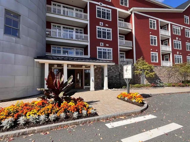 $825,000 | 102 Forest Drive, Unit 408 INTERVAL 14 W/LOCKOUT 406, Warren, VT 05674