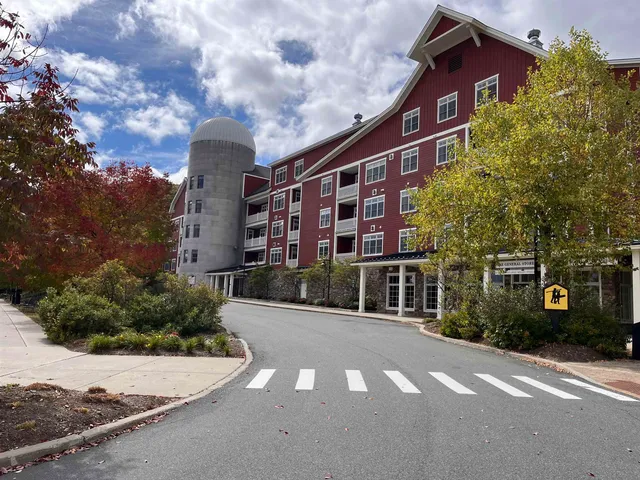 $825,000 | 102 Forest Drive, Unit 408 INTERVAL 14 W/LOCKOUT 406, Warren, VT 05674