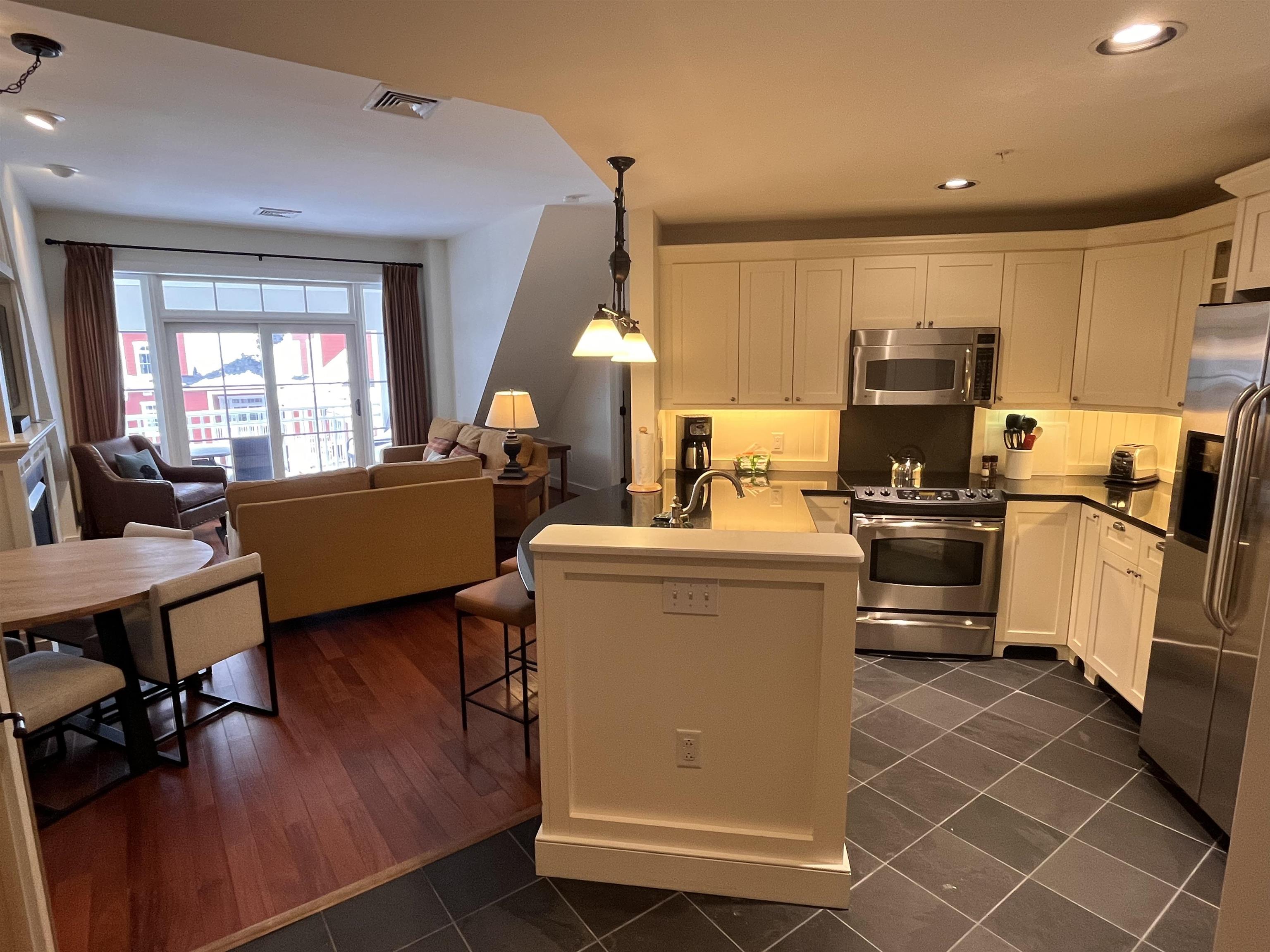 102 Forest Drive, Unit 408 INTERVAL 14 W/LOCKOUT 406 Warren, VT 05674 - Photo 5 of 43