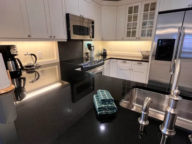 $825,000 | 102 Forest Drive, Unit 408 INTERVAL 14 W/LOCKOUT 406, Warren, VT 05674