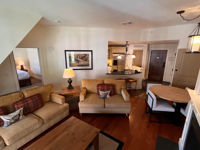 $825,000 | 102 Forest Drive, Unit 408 INTERVAL 14 W/LOCKOUT 406, Warren, VT 05674