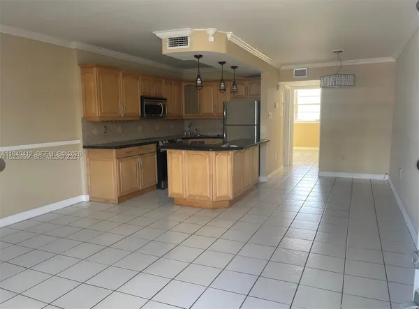 $1,700 | 1780 79th Street Causeway, Unit C306, North Bay Village, FL 33141