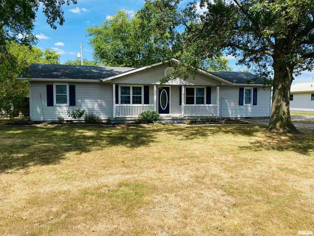 $159,900 | 616 East Donna Drive, Irvington, IL 62848