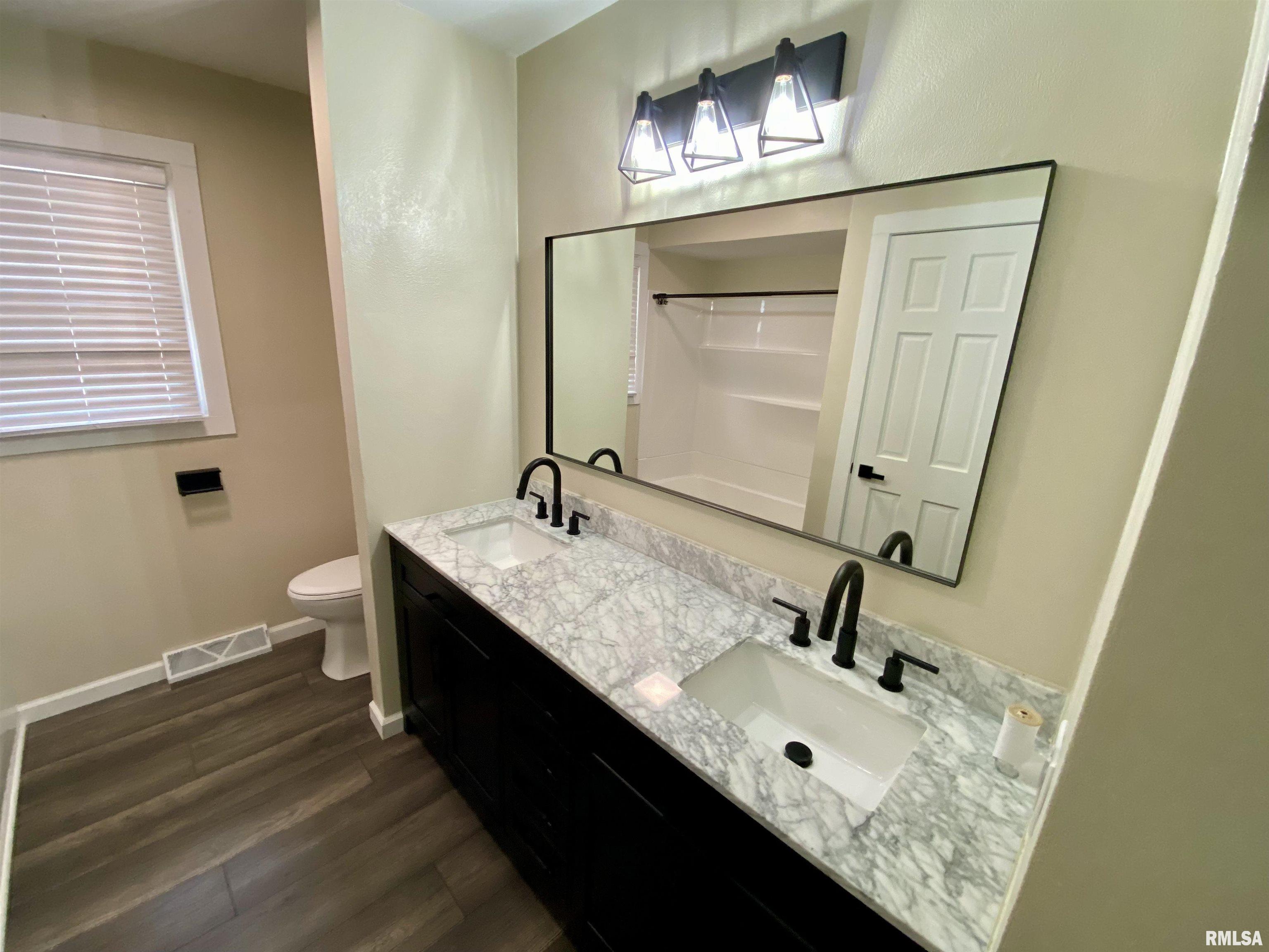 616 East Donna Drive Irvington, IL 62848 - Photo 11 of 20