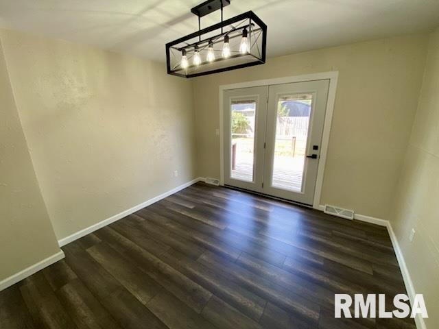 616 East Donna Drive Irvington, IL 62848 - Photo 3 of 20