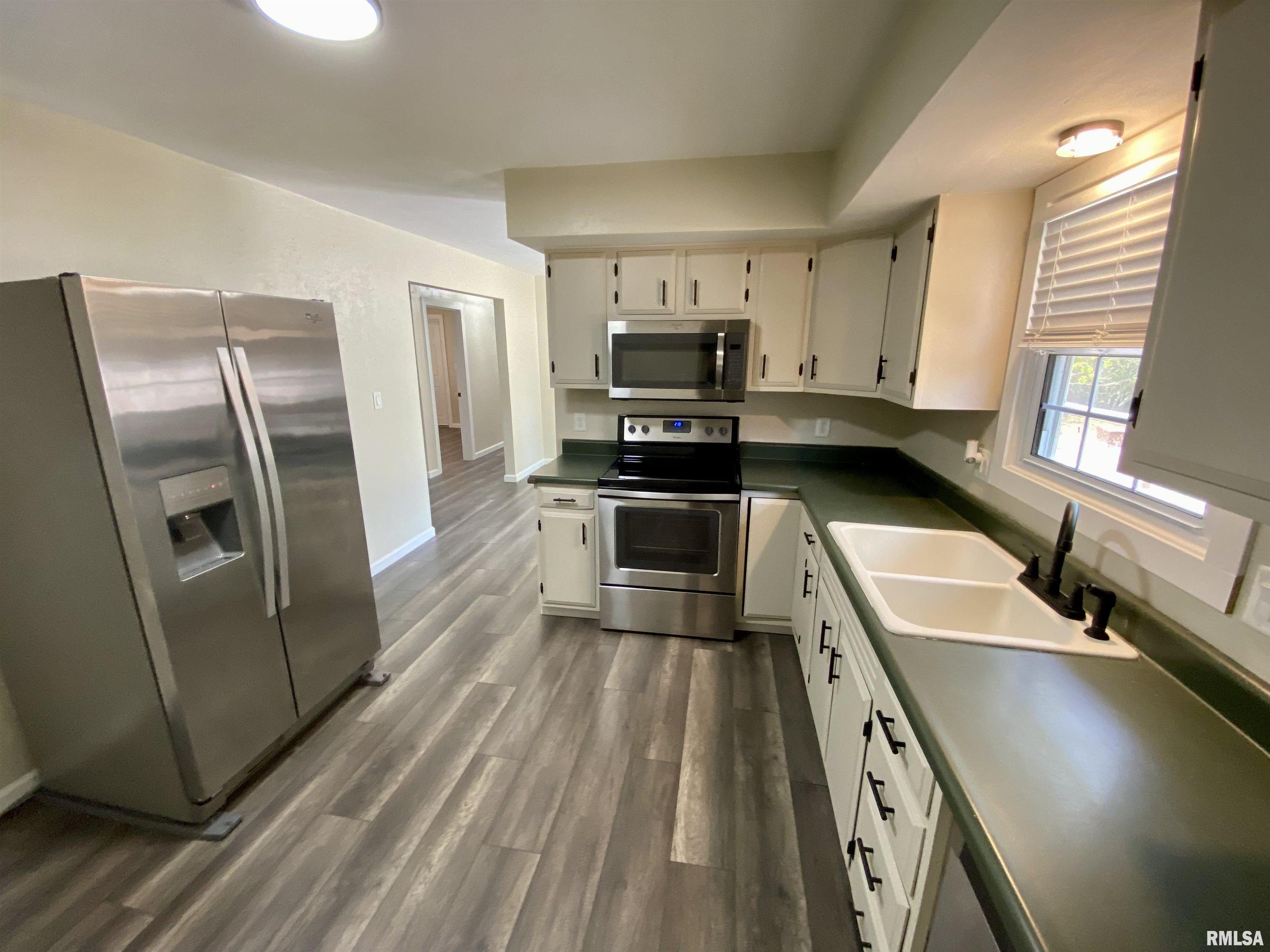 616 East Donna Drive Irvington, IL 62848 - Photo 4 of 20