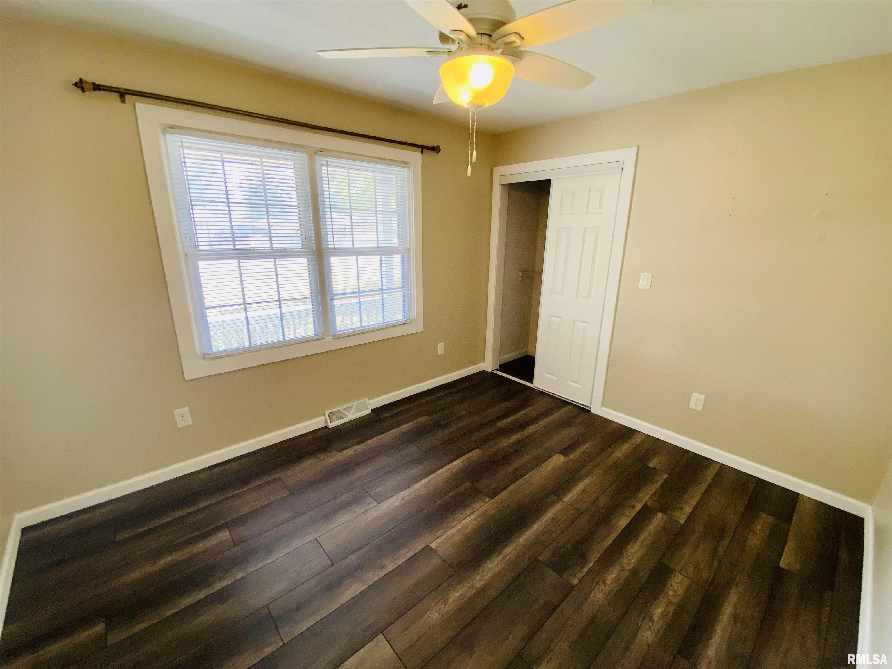 616 East Donna Drive Irvington, IL 62848 - Photo 7 of 20